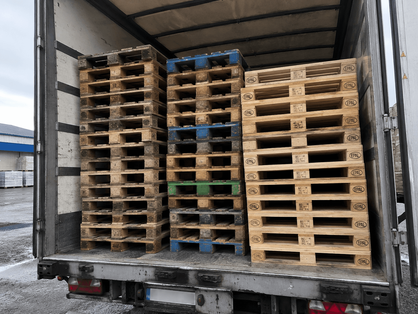 Pallet grading station